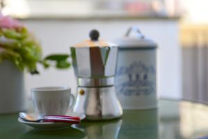 a coffee maker and a cup on a table at GREGORIHOUSE Casa Giuditta in Anguillara Sabazia