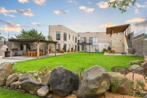 a large yard with rocks in front of a house at Bungalows in Samsara Atlixco in La Sabana