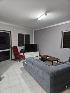a living room with a couch and a tv at I Love Tanque in Caculi
