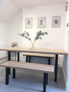 a wooden table with a vase of flowers on it at Spacious En-suite Private Double Bedroom in Oxford +46 photos