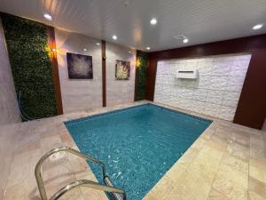 a swimming pool in a room with at شاليهات وشقق ليالي رهيف in Abha