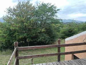 a wooden fence with a view of a field at Búho Multiespacio in Villa Giardino +5 photos