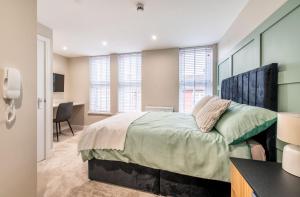 a bedroom with a large bed and a desk at Gillingham Luxury, LNG GRAIN, Workers, Parking, Flexible Weekly Deals in Gillingham
