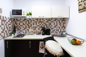 O bucătărie sau chicinetă la Social Vibe Loft