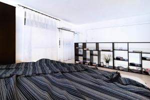Un pat sau paturi într-o cameră la Social Vibe Loft +20 fotografii