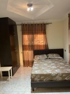 En eller flere senger på et rom på Spec Apartment