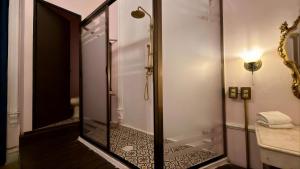 a shower with a glass door in a bathroom at La Casa Rosa Imperial in Mérida +19 photos