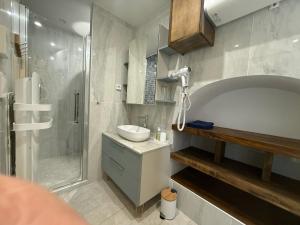 a bathroom with a sink and a shower at Appartement centre Toulouse Capitole in Toulouse