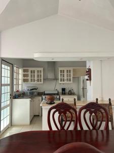 a kitchen with a table and two chairs in it at Casa amueblada in Jinotepe