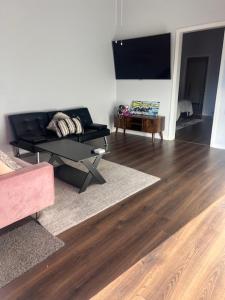 a living room with a couch and a table at Trisuites 2 in New Orleans