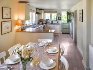 a kitchen and dining room with a table and chairs at Green Farm Cottage in Redgrave