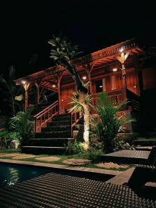 a house at night with lights on the stairs at Saughina Ubud in Ubud +26 photos