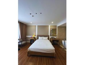 a hotel room with a bed and a desk at Nhật Tân Hotel Hà Nội - Lê Trọng Tấn in Hanoi +9 photos