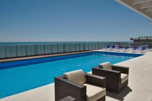 Bazén v ubytování Medi Garden Hotel&Residence nebo v jeho okolí