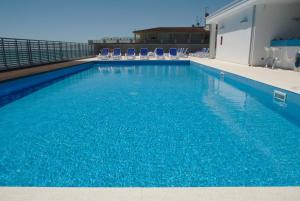 Bazén v ubytování Medi Garden Hotel&Residence nebo v jeho okolí