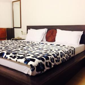 Hotel Shree客房内的一张或多张床位