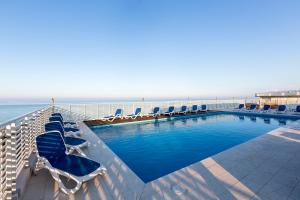 Bazén v ubytování Medi Garden Hotel&Residence nebo v jeho okolí