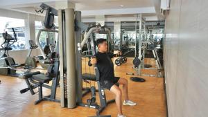 a man in a gym doing squats in the gym at Pangeran Beach Hotel in Padang