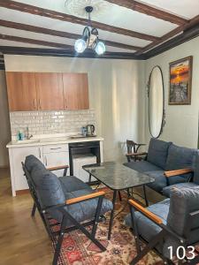 a living room with a couch and a table at ARİFBEY KONAGİ otel in Şahinbey