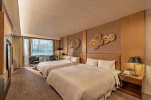 a hotel room with two beds and a television at Hotel Geight Taipei in Zhonghe +27 photos