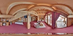an inside view of a train car at Hôtel L'Accroche Coeur in La Rosière
