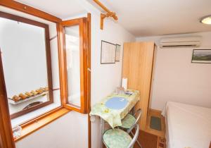 a small room with a table and a window at Studio Marin in Baška