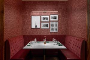 a red booth with a table in a restaurant at Hotel Phoenix Atlanta in Atlanta