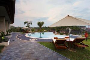 Bazén v ubytování Puri Pandawa Resort nebo v jeho okolí