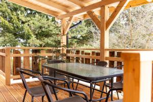 a patio with a table and chairs on a deck at Markowa Chata in Mizerna