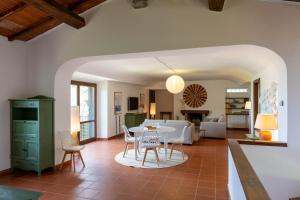 a living room with a table and chairs at Agriturismo Pimpinnacolo in Porto Ercole