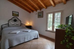 a bedroom with a bed in a room with windows at La Casa di Mary in Amelia
