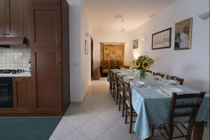 a dining room with a long table and chairs at La Casa di Mary in Amelia