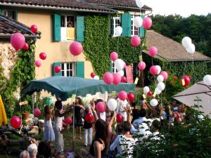 a group of people holding pink and white balloons at Le Vélo Vert in Sadirac