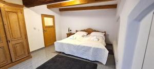 a bedroom with a bed in a white room at ALTSTADT-Apartmenthaus BOGENSPERGER in Braunau am Inn