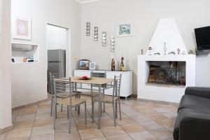 a kitchen and living room with a table and chairs at Casa di Nonna Nì - Due alloggi con scala interna condivisa in Portocannone