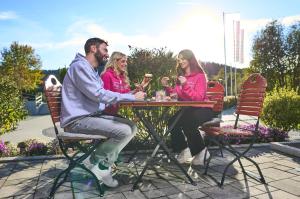 a group of three people sitting at a table at Resort Hotel Bodenmais in Bodenmais