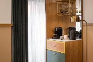 a room with a kitchen with a counter and a window at Carlton George Hotel in Glasgow