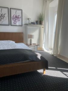 a bedroom with a large bed and a window at Mosel-Studio-Apartment in Lieser