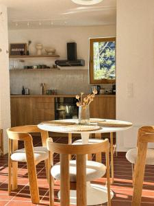 a dining room with a table and chairs at Lombtér in Pásztó