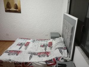 a bed in a room with a blanket on it at Casa al norte in Aguascalientes +10 photos