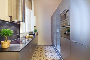 Una cocina o zona de cocina en Apartment Barcelona Rentals - Rambla de Catalunya Center
