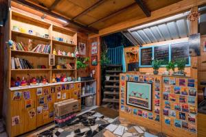 a room with a television and bookshelves at havana stays in Jibhi