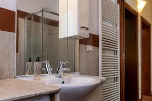 a bathroom with a sink and a mirror at Villa Fenix Seriate in Seriate +18 photos