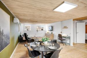 a dining room and living room with a table and chairs at Fewo Vidstrup Hygge in Vidstrup