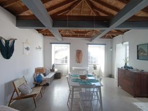 a living room with a table and chairs at Casa do Guardião in Madalena +43 photos
