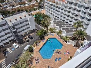 an overhead view of a swimming pool in front of a building at Ponderosa Holiday Studio 701 in Playa de las Americas
