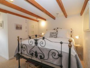 a bedroom with a black and white bed in a room at The Old Studio in Penzance