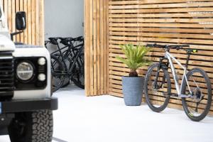 a bike is parked next to a potted plant at Studio Le Rubis tout inclus petitdéjeuner in Éloyes