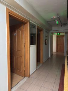 an empty hallway with wooden doors in a room at Huzur Otel Ümraniye in Istanbul