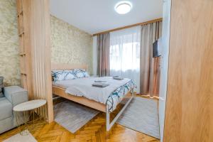 a small bedroom with a bed and a window at Studio H&M in Užice
